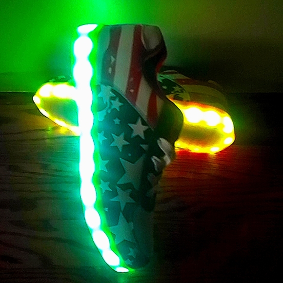 FLASHY! Rechargeable Click-To-Light Sneakers - Picture 3 of 4